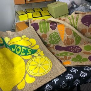1 large Trader Joe’s Jute Tote bag! Sorry don’t have the veggie bag. NWT